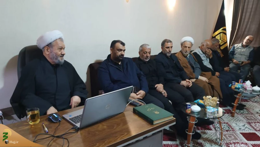دیدار خادمان فرهنگی و اجرایی کاروان 524 نفری الزهرا(س) با مسئول دفتر نمایندگی بعثه مقام معظم رهبری در کربلای معلی
 2