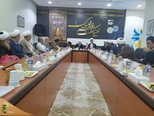 در نشست روحانیون کاروان ها در مکه مطرح شد،
بررسی راهکارهای بهره مندی معنوی بیشتر زائران در سفر به مکه 6