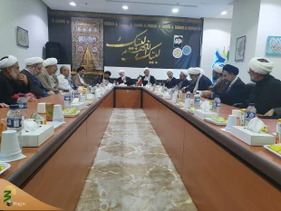 در نشست روحانیون کاروان ها در مکه مطرح شد،
بررسی راهکارهای بهره مندی معنوی بیشتر زائران در سفر به مکه 5