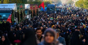 سنگ تمام مردم ایران 

تشییع باشکوه پیکر ۳۰۰ شهید گمنام در سراسر کشور
