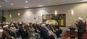 نشست روحانیون و مداحان کاروان ها در کربلا