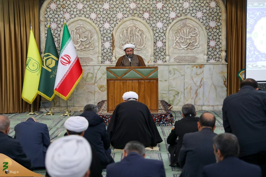 نتیجه پیروی از شیطان، خروج از توحید است 4