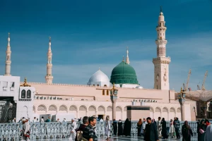 استاد دانشگاه تبریز: سفر عمره زندگیمان را متحول کرد+فیلم