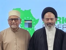 در ادامه سفر نماینده ولی فقیه در بعثه به تانزانیا ، 

رایزنی با نایب رئیس فدراسیون خوجه در آفریقا 
 2