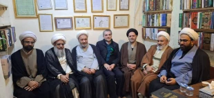 دیدار مسئول دفتر نمایندگی بعثه درعراق با حضرت آیت الله شیخ عبدالکریم حائری از علما کربلا 3
