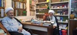 دیدار مسئول دفتر نمایندگی بعثه درعراق با حضرت آیت الله شیخ عبدالکریم حائری از علما کربلا 4