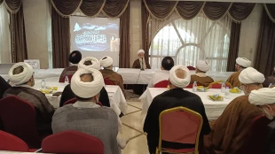 نشست مسئول دفتر نمایندگی بعثه مقام معظم رهبری در مدینه با روحانیون کاروان‌ها 4