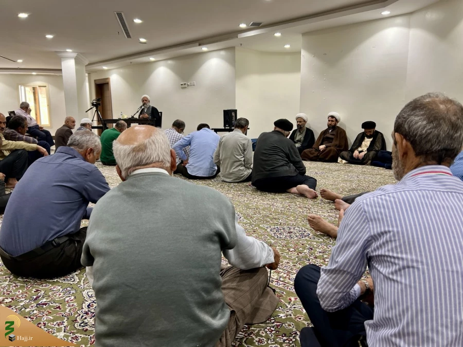 برگزاری جلسه انس و معرفت با حضور مسئول بعثه رهبری در مکه 4