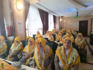 جلسه مدینه‌شناسی برای اهل سنت توسط حجت الاسلام جوانشیر در هتل روابی الزهرا 4