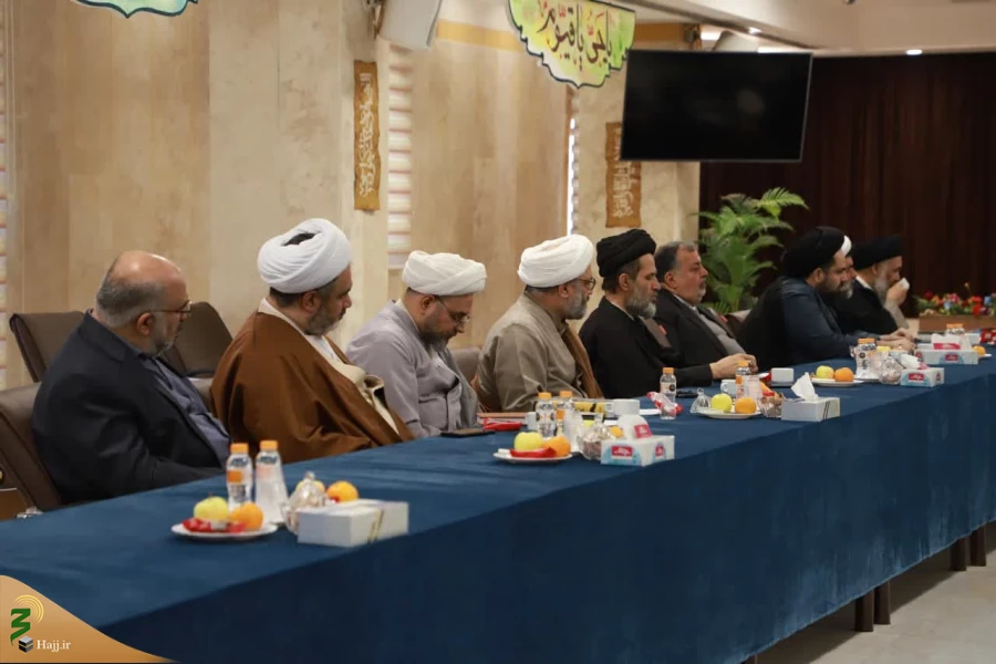 نماینده ولی فقیه در امور حج و زیارت:

پژوهش‌های حوزه حج و زیارت بر اساس افق ترسیمی امامان انقلاب اسلامی است 3