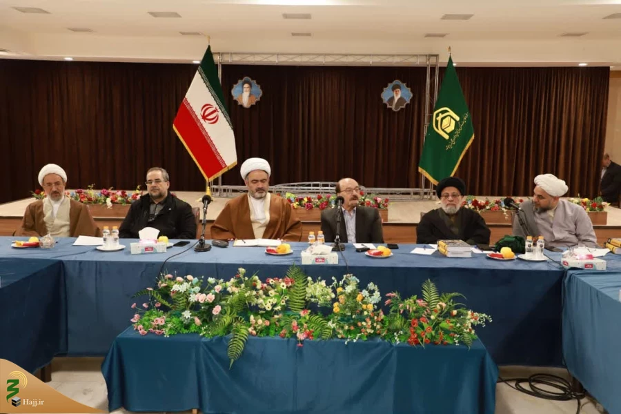در پژوهشکده حج و زیارت برگزار شد:

نشست نقد کتاب «تاریخ نجف از آغاز تاکنون» 3