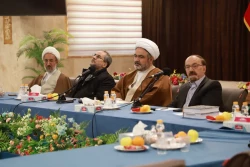 در پژوهشکده حج و زیارت برگزار شد:

نشست نقد کتاب «تاریخ نجف از آغاز تاکنون» 7