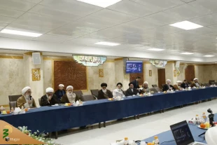 تم دراسة ضرورة مشارکة أساتذة کتاب الحج فی حل المسائل الفقهیة المستجدة فی الاجتماع المشترک لممثل الولی الفقیه و أساتذة دروس خارج کتاب الحج 2