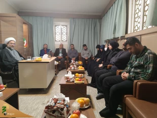 بررسی راهکارهای ترغیب جوانان به حضور در سرزمین وحی در جلسه نماینده بعثه در مدینه با فرهیختگان 3
