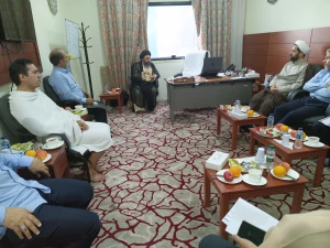 نشست نماینده بعثه با مسئولین فرهنگی هتل ها در مکه مکرمه