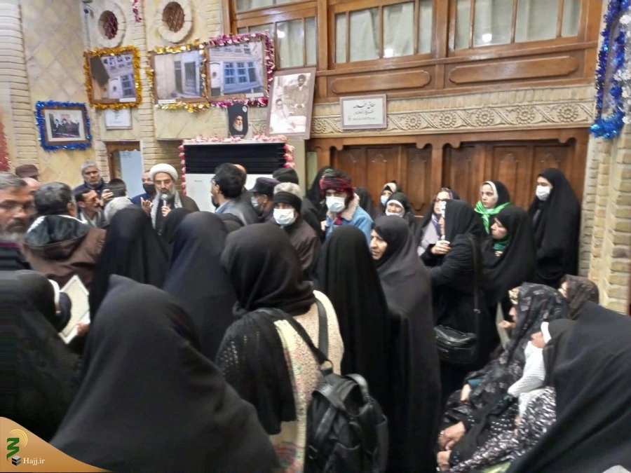 

برنامه روایت گری در بیت حضرت امام خمینی (ره) در نجف 2