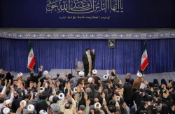 فرمان رهبری به دستگاه های تبلیغاتی و فرهنگی :

پرده توهم اقتدار دشمن را پاره کنید
 2
