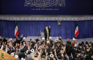 فرمان رهبری به دستگاه های تبلیغاتی و فرهنگی :

پرده توهم اقتدار دشمن را پاره کنید
 2