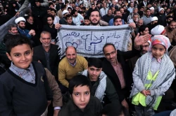 فرمان رهبری به دستگاه های تبلیغاتی و فرهنگی :

پرده توهم اقتدار دشمن را پاره کنید
 2