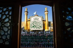 برافراشته شدن پرچم جدید بر فراز گنبدحرم امیرالمؤمنین علی علیه‌السلام 2