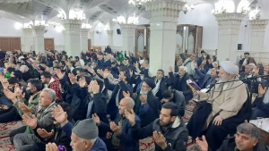 
برگزاری دعای روح بخش کمیل در حرم مطهر امیرالمومنین علی (ع) در نجف اشرف