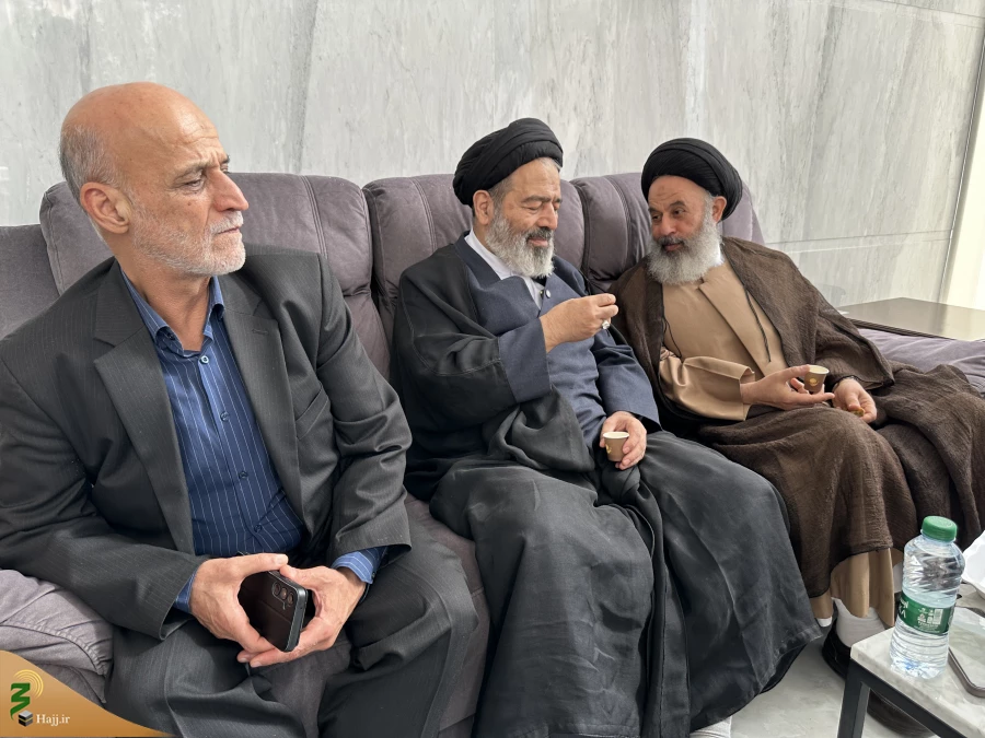 بازدید حجت الاسلام والمسلمین نواب از هتل منارالتوحید مکه مکرمه
 3