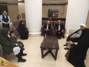 گفتگوی رودر روی مسئول نمایندگی بعثه در مکه با زائرین هتل مواکب الکوثر 4