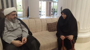 گفتگوی رودر روی مسئول نمایندگی بعثه در مکه با زائرین هتل مواکب الکوثر 5