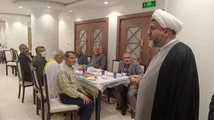 گفتگوی رودر روی مسئول نمایندگی بعثه در مکه با زائرین هتل مواکب الکوثر 9