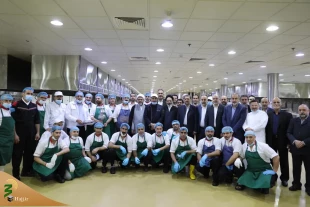 Supreme Leader's representative in Hajj and Pilgrimage affairs visits the Central Kitchen in Mecca   4