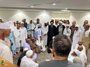لقاء حمیمی بین معتمرین اهل السنة و رئیس بعثة الحجاج الإیرانیین 2