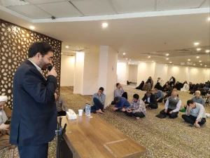 محفل انس و معرفت در جمع زائرین در مکه 
