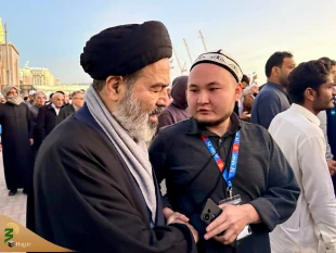 حجت‌الاسلام نواب در مدینه: گزارش تصویری دیدار صمیمانه سرپرست حجاج ایرانی با زائران ایرانی و خارجی در مسجد النبی و بقیع

 2