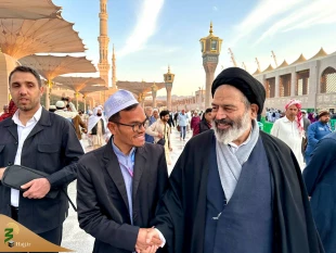حجت‌الاسلام نواب در مدینه: گزارش تصویری دیدار صمیمانه سرپرست حجاج ایرانی با زائران ایرانی و خارجی در مسجد النبی و بقیع

 2