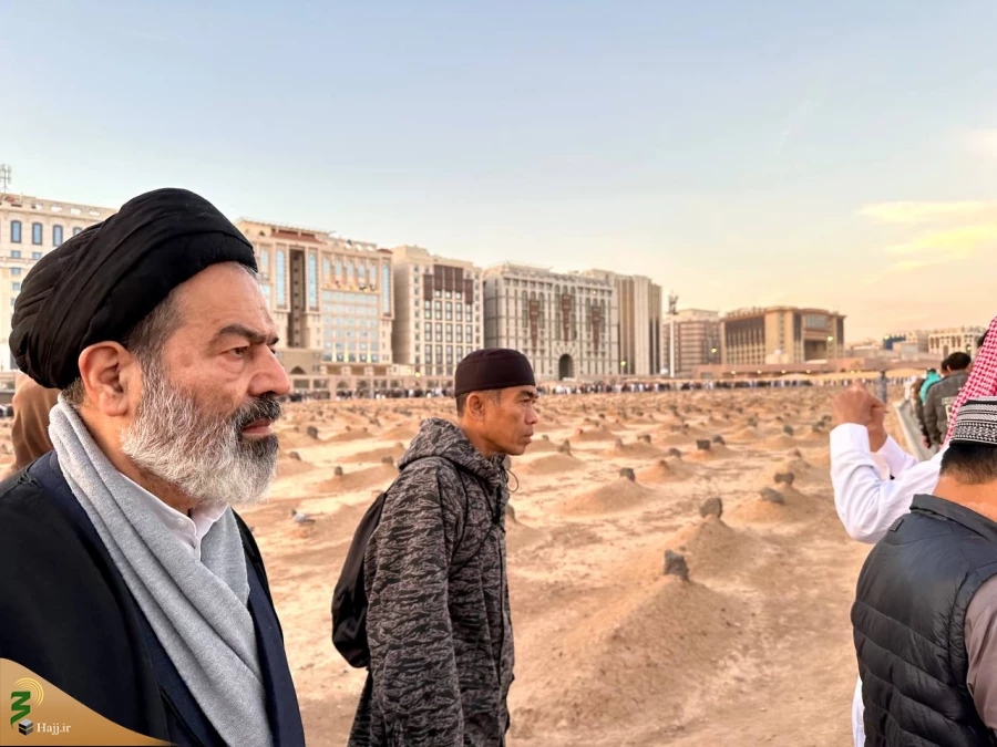 حجت‌الاسلام نواب در مدینه: گزارش تصویری دیدار صمیمانه سرپرست حجاج ایرانی با زائران ایرانی و خارجی در مسجد النبی و بقیع

 8