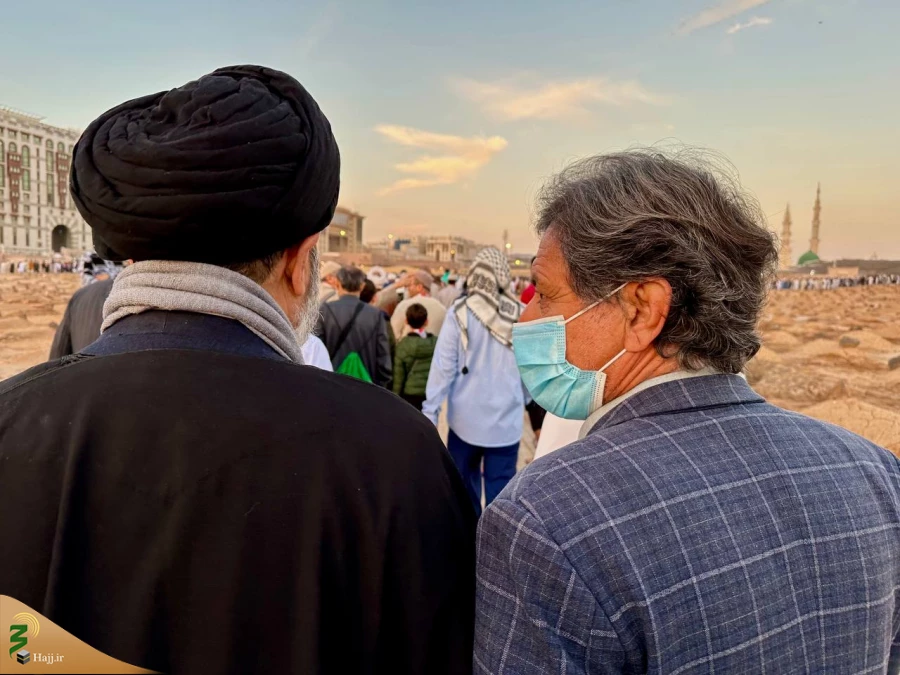 حجت‌الاسلام نواب در مدینه: گزارش تصویری دیدار صمیمانه سرپرست حجاج ایرانی با زائران ایرانی و خارجی در مسجد النبی و بقیع

 9