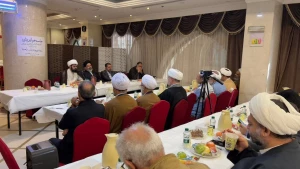 Head of the Iranian pilgrims meets with Umrah caravan managers and clerics in medina
