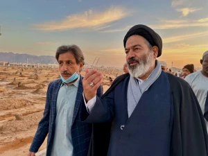 Supreme Leader's Representative for Hajj and Pilgrimage Affairs Holds Sincere Meeting with Iranian and Foreign Pilgrims at Prophet's Mosque and Baqi'
