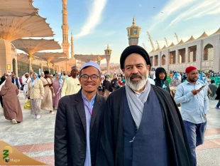 Supreme Leader's Representative for Hajj and Pilgrimage Affairs Holds Sincere Meeting with Iranian and Foreign Pilgrims at Prophet's Mosque and Baqi' 5