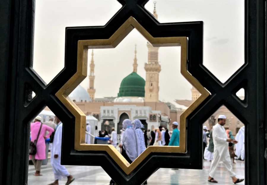 مسجدالنبی؛ جایی که زمان می‌ایستد و دعاها به آسمان اوج می‌گیرند 2