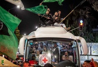 اولین گروه اسیران فلسطینی درچارچوب توافق از زندان آزاد شدند