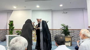 به همت بعثه مقام معظم رهبری در مکه مکرمه

نابغه قرآنی در محفل انس با قرآن  4