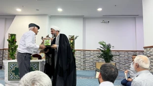 به همت بعثه مقام معظم رهبری در مکه مکرمه

نابغه قرآنی در محفل انس با قرآن  2