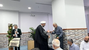 به همت بعثه مقام معظم رهبری در مکه مکرمه

نابغه قرآنی در محفل انس با قرآن  3