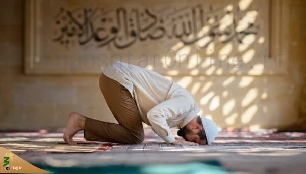 برای تماس تلفن یا زنگ منزل می‌توانیم نمازمان را قطع کنیم؟ 2