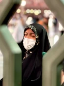 زیارت از دور: اشک‌ها و دعاهای زنان مسلمان در کنار بقیع | محنت فراق اهل‌بیت" 5