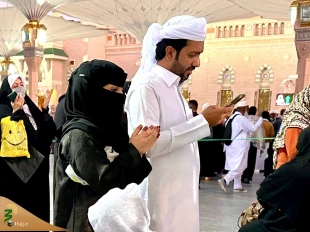 زیارت از دور: اشک‌ها و دعاهای زنان مسلمان در کنار بقیع | محنت فراق اهل‌بیت" 8