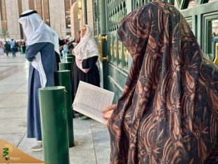 زیارت از دور: اشک‌ها و دعاهای زنان مسلمان در کنار بقیع | محنت فراق اهل‌بیت" 9
