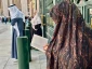 زیارت از دور: اشک‌ها و دعاهای زنان مسلمان در کنار بقیع | محنت فراق اهل‌بیت" 9