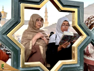 زیارت از دور: اشک‌ها و دعاهای زنان مسلمان در کنار بقیع | محنت فراق اهل‌بیت" 13